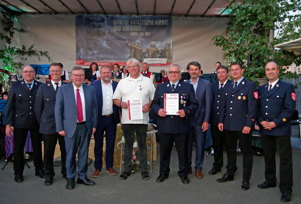 FFW Ehrenabend Erbshausen 07.07.23 Ehrenkreuz am Band